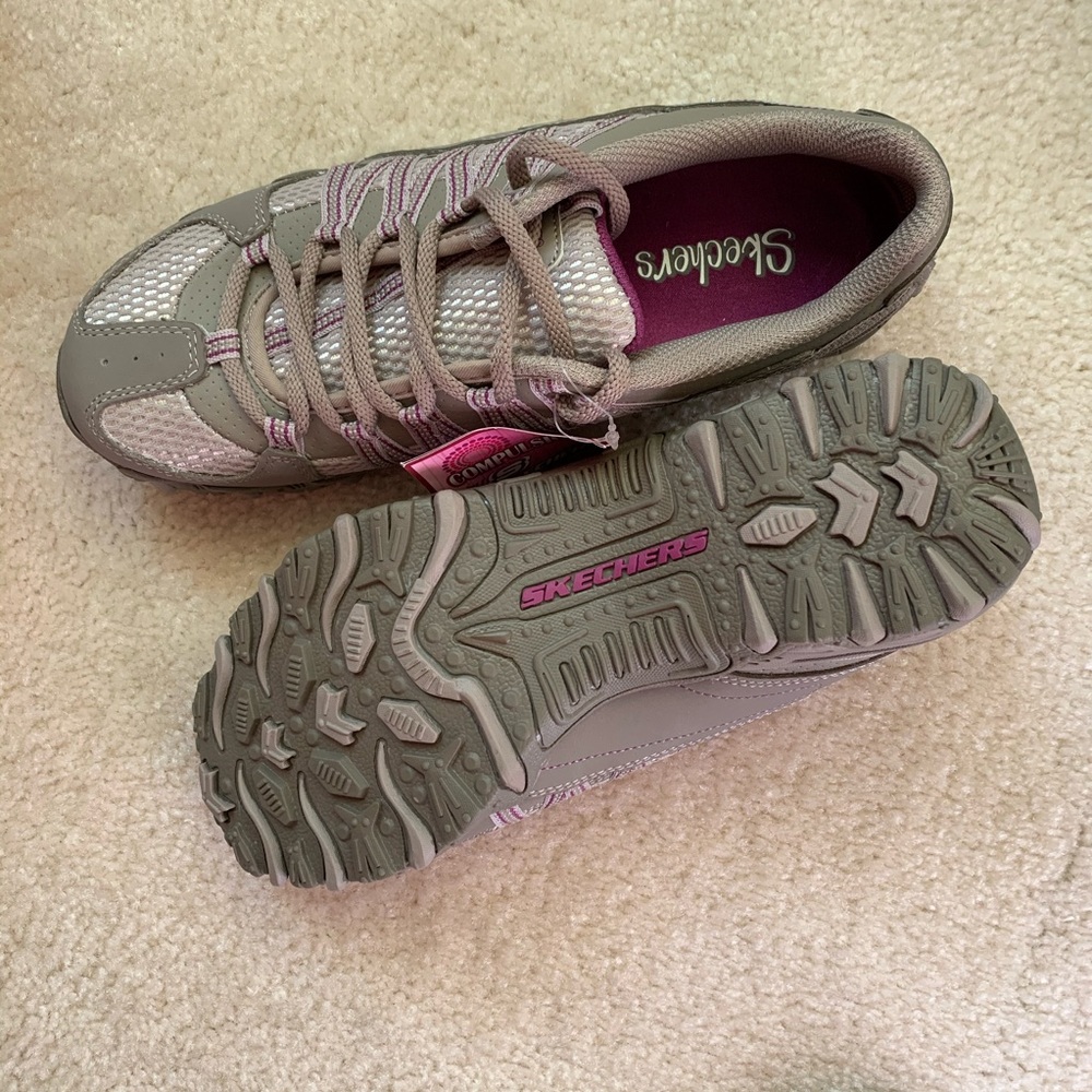 NEW - Women’s sketchers sneakers size 7 - Picture 3 of 4
